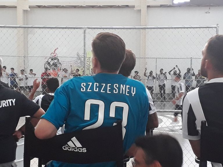 الاسم مكتوب بطريقة خاطئة تشيزني أثناء توقيعه ليوفنتوس