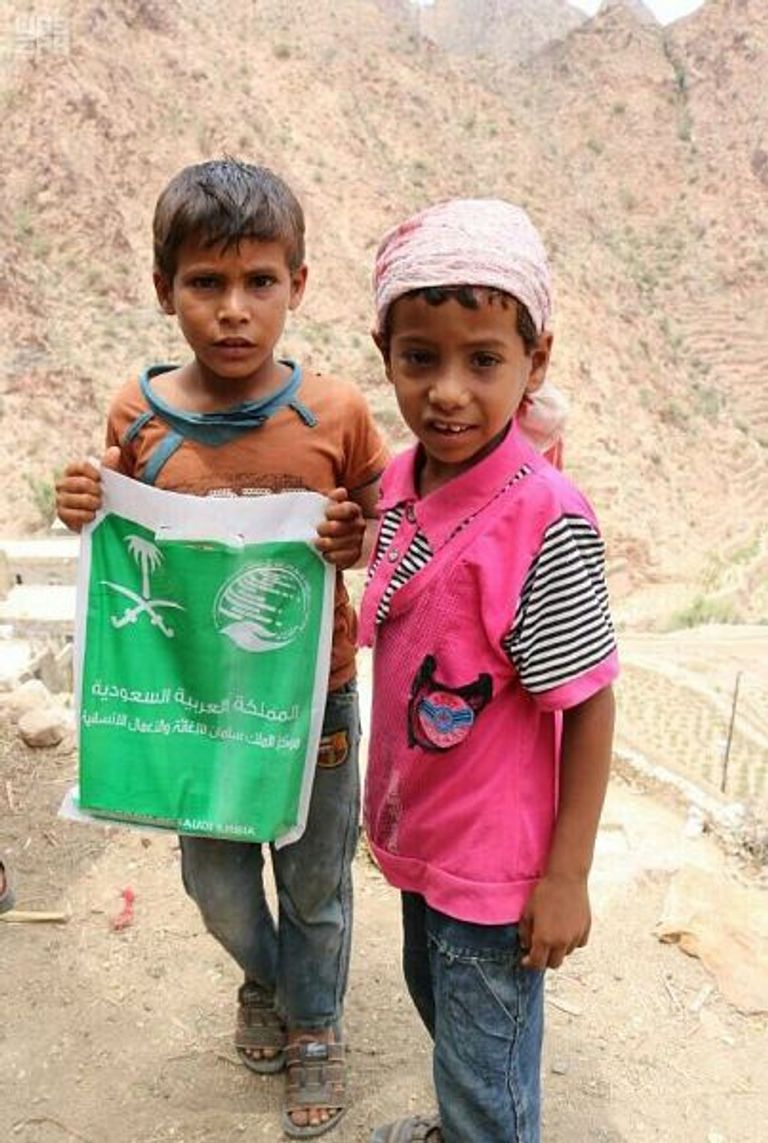 مركز الملك سلمان للإغاثة يتفقد مشروع علاج سوء التغذية في لحج