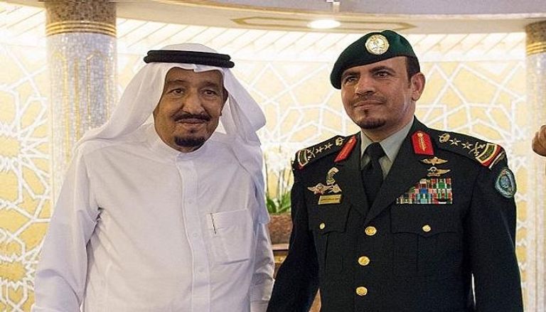 العاهل السعودي الملك سلمان بن عبدالعزيز ورئيس الحرس الملكي الجديد