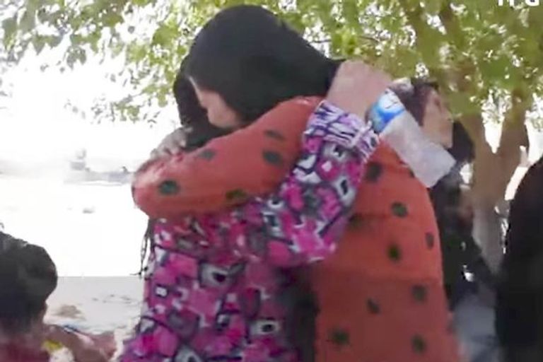 احتفالات بين المدنيين في الرقة بعد الهروب من داعش