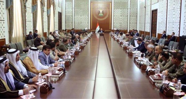 اجتماع العبادي وقادة مليشيا الحشد (نقلا عن موقع الحشد) العبادي مع المهندس نائب مليشيا الحشد الشعبي