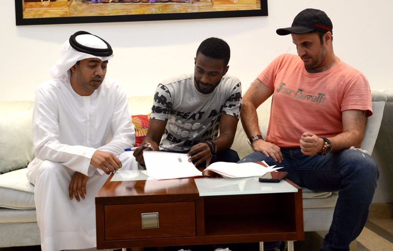 اللاعب الإماراتي عيسى سانتو