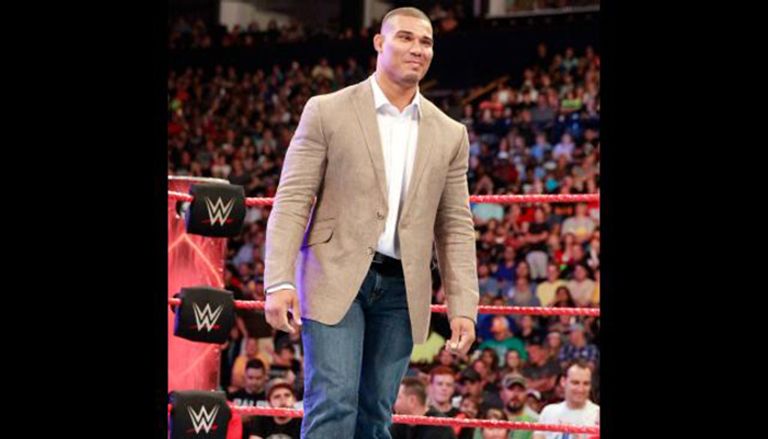 كيرت أنجل يقدم ابنه جيسون جوردان للجمهور