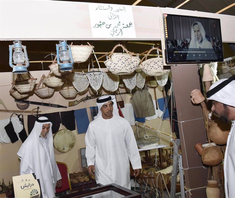 الشيخ منصور بن زايد آل نهيان في زيارة لمهرجان ليوا للرطب