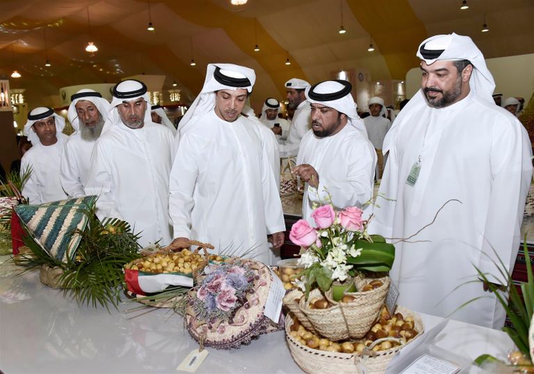 الشيخ منصور بن زايد آل نهيان في زيارة لمهرجان ليوا للرطب
