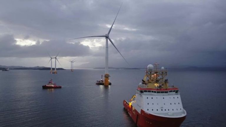 أول مزرعة عائمة بطاقة الرياح