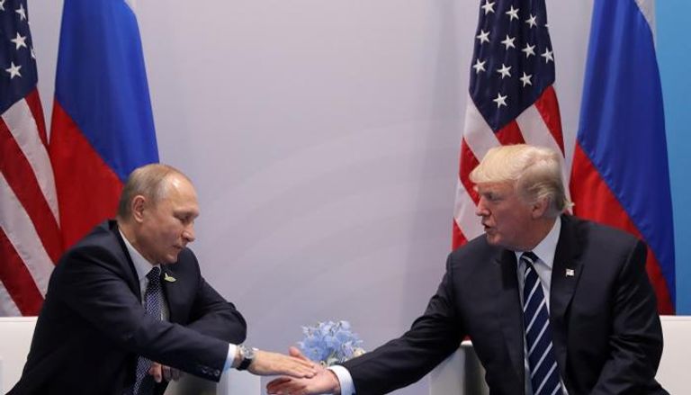 سوري يجلس أمام منزله المدمر في إدلب - أ. ف. ب