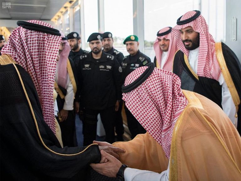 العاهل السعودي الملك سلمان بن عبدالعزيز آل سعود برفقة مستشاره