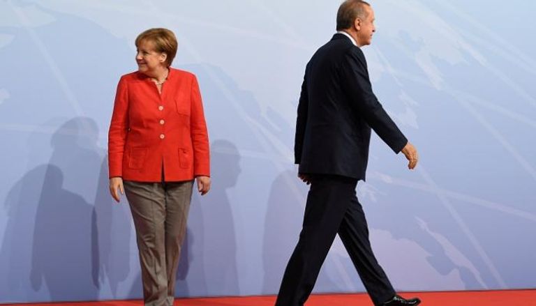 ميركل وأردوغان علاقة متوترة منذ الانقلاب الفاشل - رويترز