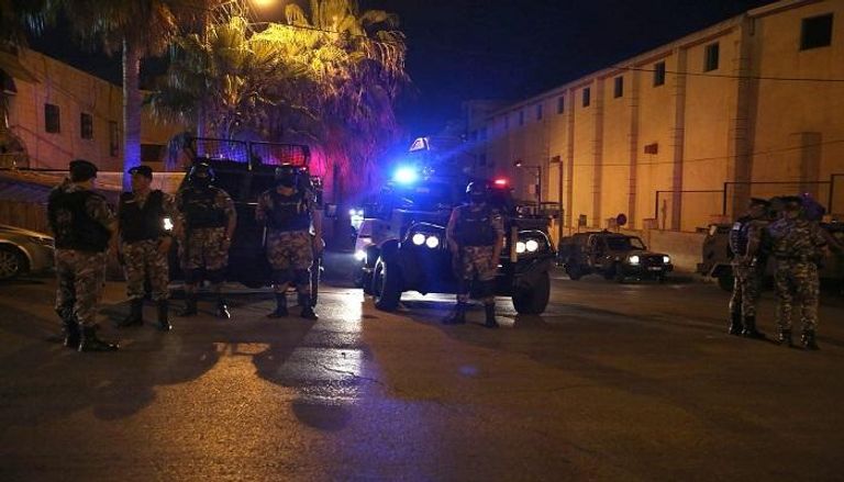 الشرطة الأردنية فرضت طوقا أمنيا في محيط السفارة الإسرائيلية