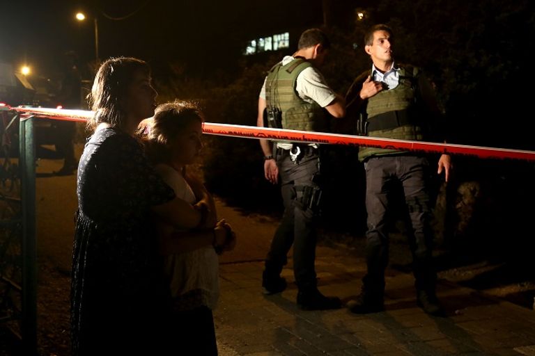 مستوطنون يحتلون منزلا فلسطينيا في الخليل