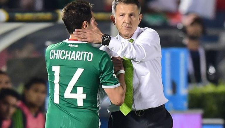 تشيتشاريتو يتدافع عن مدرب المكسيك