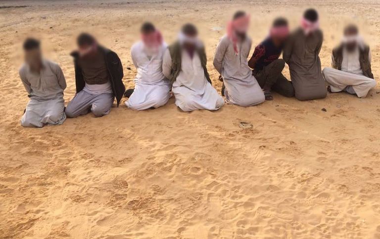 جندي من الجيش المصري خلال عمليات التفتيش