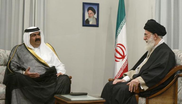 المرشد الإيراني مع أمير قطر السابق عام 2009