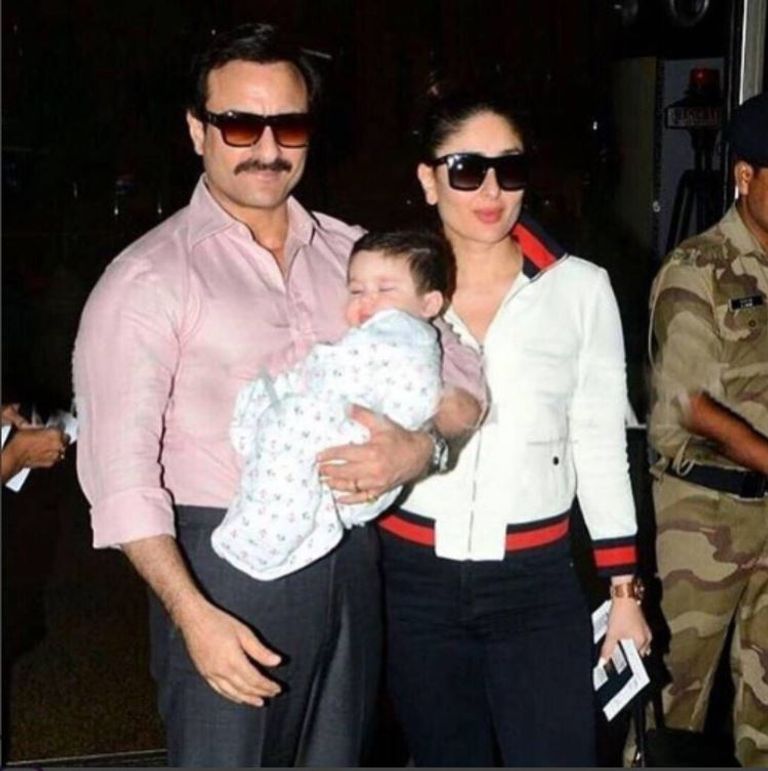 سيف علي خان مع زوجته كارينا كابور وابنهما تيمور