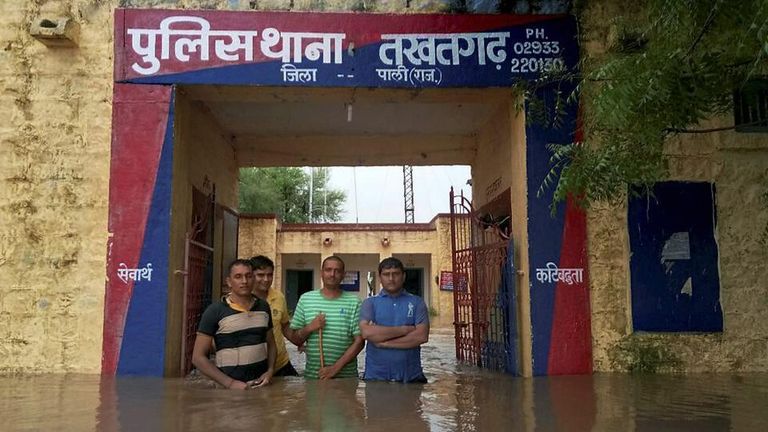 الفيضانات تدمر قرى ومدنا بولاية راجستان الهندية