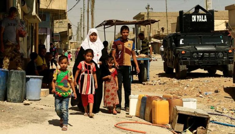 أسرة في شوارع غرب الموصل