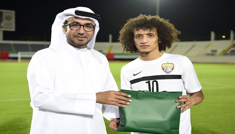 عموري ضمن صفوف أهلي جدة أمام برشلونة الإسباني