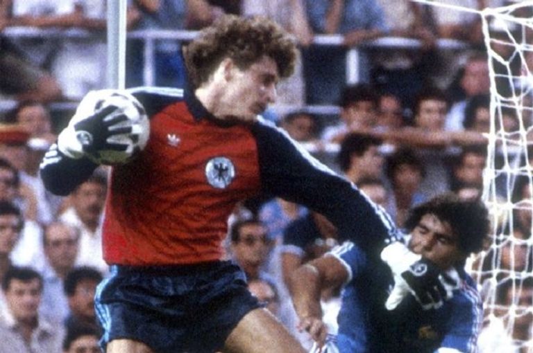 موديست بقميص كولن