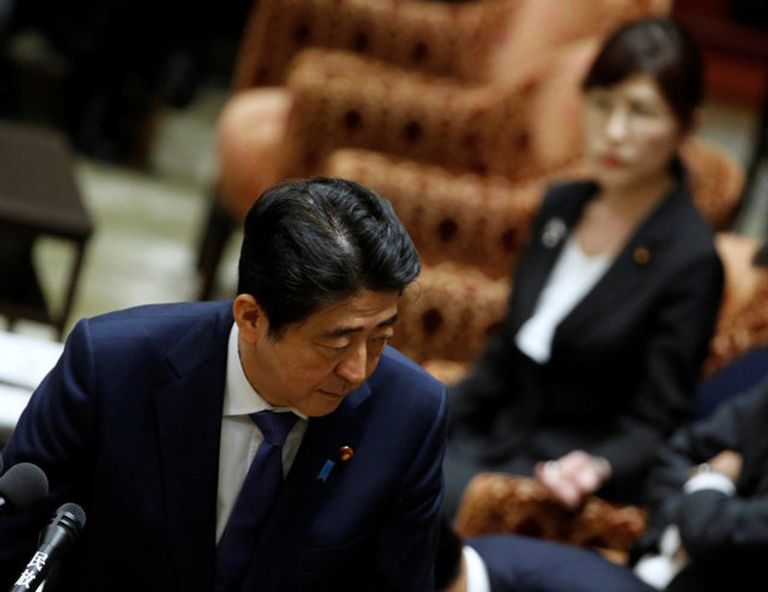 وزيرة الدفاع اليابانية عقب إعلانها الاستقالة (الفرنسية)