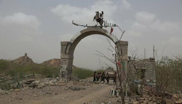 الجيش اليمني يسيطر على معسكر خالد بن الوليد