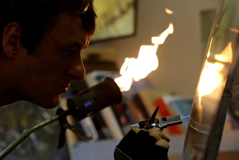 الفنان التشيكي لاديسلاف لان ولوحاته المعدنية