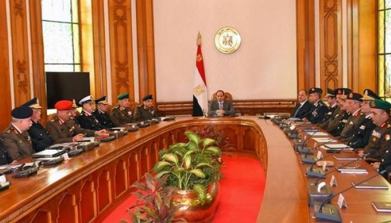 السيسي مع قيادات المجلس الأعلى للقوات المسلحة