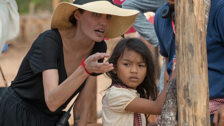 انتقادات شديدة لأنجيلينا جولي بسبب كمبوديا