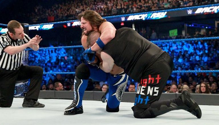 جريت كالي وجيندر ماهال بعد احتفاظ الأخير ببطولة WWE