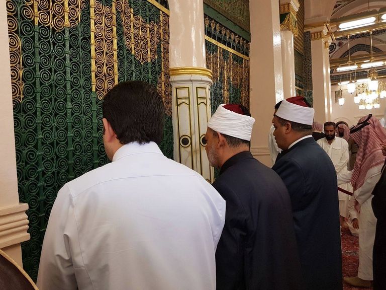 ِشيخ الأزهر أثناء تأدية مناسك العمرة