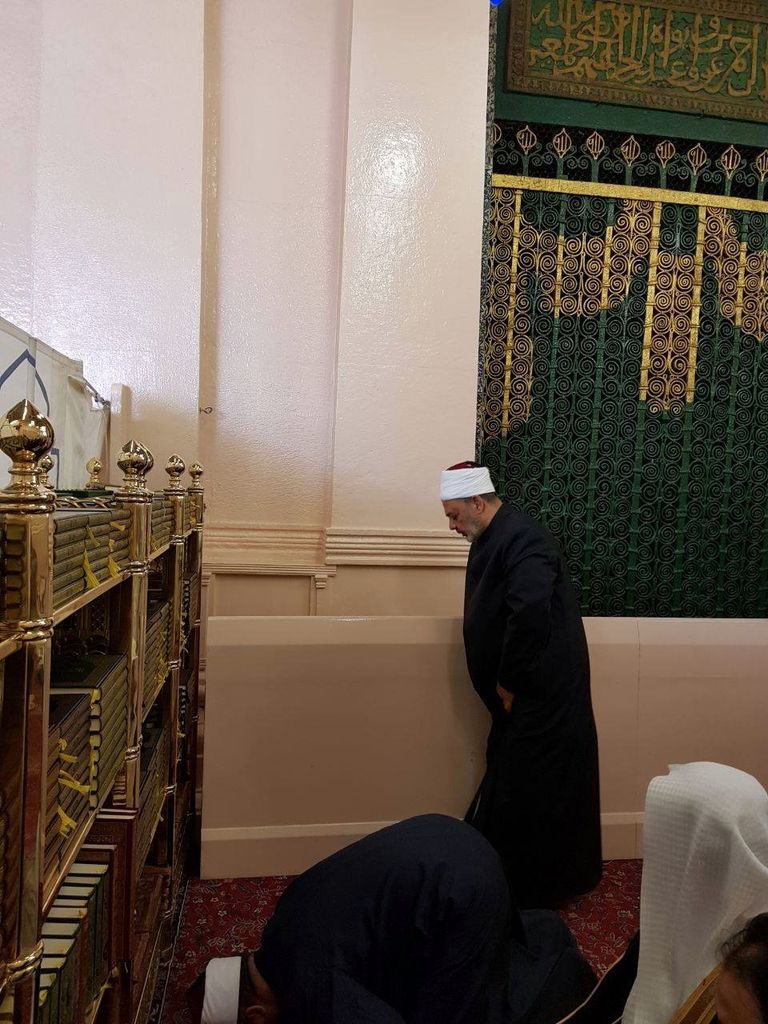 ِشيخ الأزهر أثناء تأدية مناسك العمرة