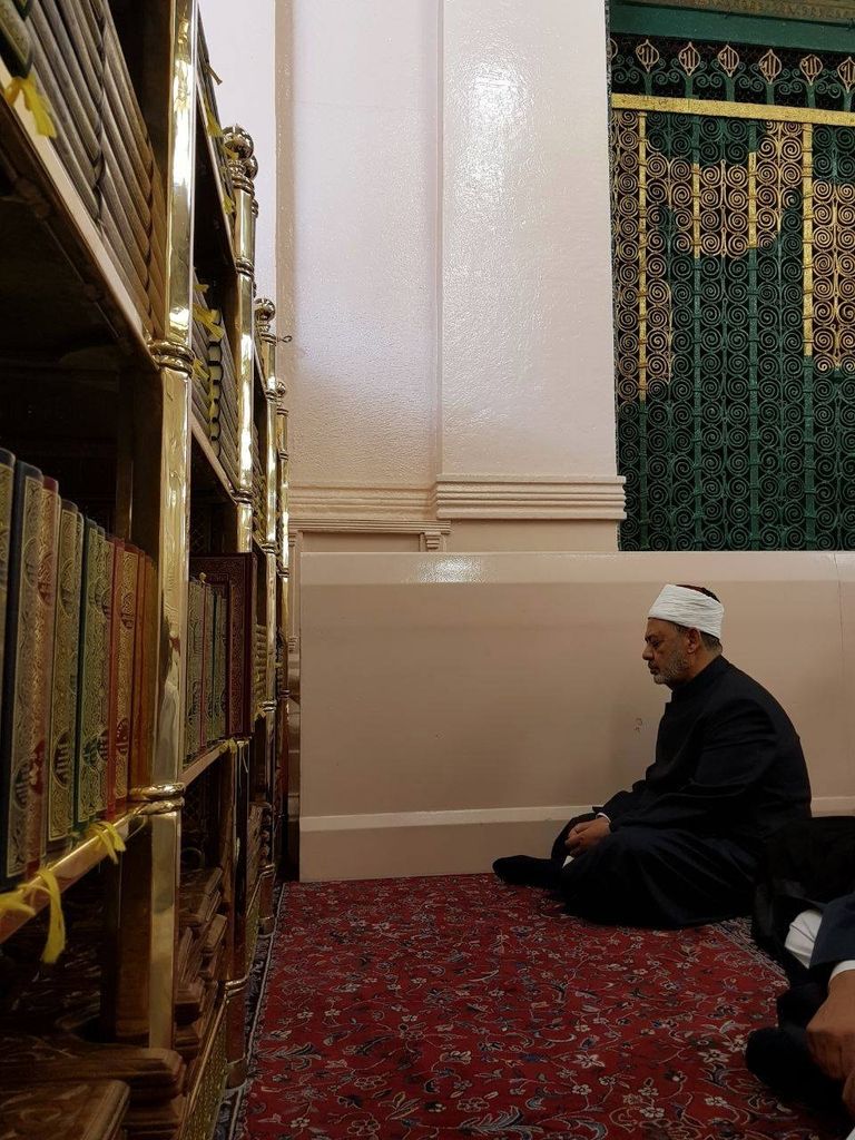ِشيخ الأزهر أثناء تأدية مناسك العمرة