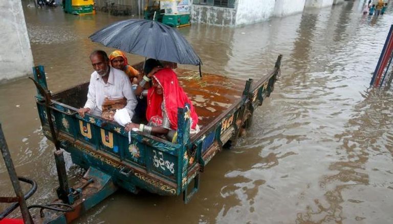 عامر خان يدعو لإنقاذ متضرري فيضانات آسام والجوجارات