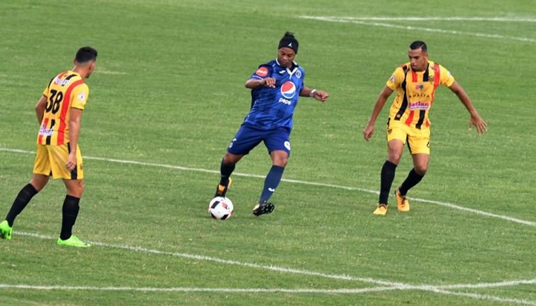 رونالدينيو مع لاعبي ريال إسبانيا