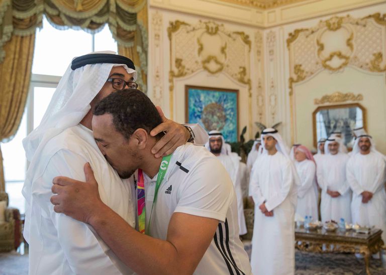 الشيخ محمد بن زايد يستقبل