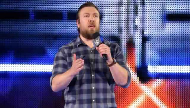 جون سينا خلال حديثه إلى جيندر ماهال