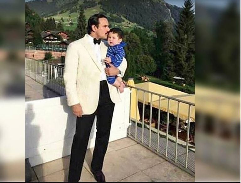 سيف علي خان مع ابنه تيمور