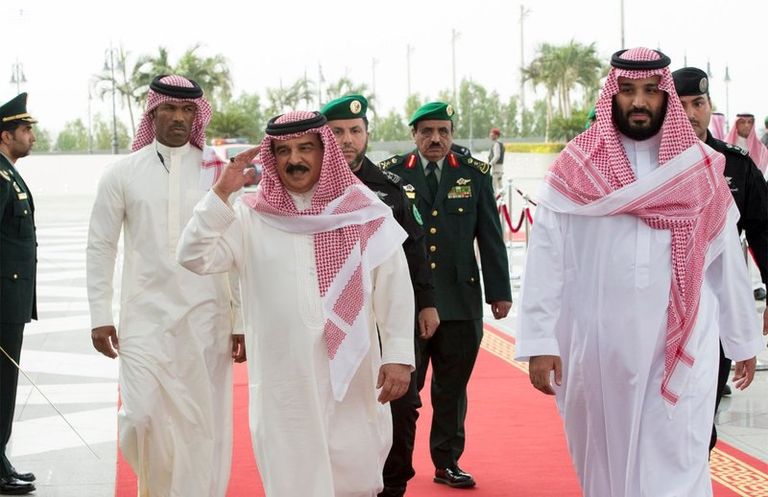 محمد بن سلمان يستقبل ملك البحرين