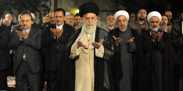 الرؤساء في إيران دائما تحت قدمي المرشد