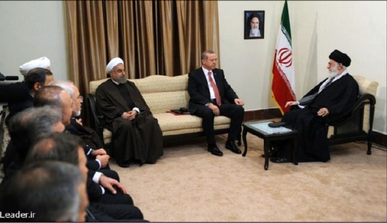 الرؤساء في إيران دائما تحت قدمي المرشد