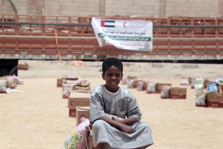 جانب من المساعدات الإماراتية لأهالي الحامي اليمنية