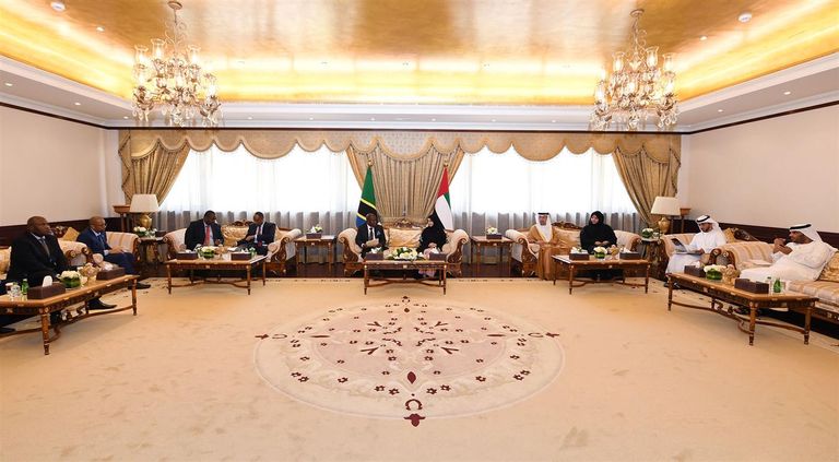 جانب من لقاء الدكتورة أمل القبيسي وجوب أندوغاي