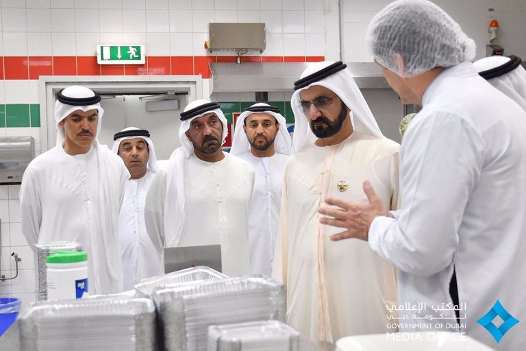 محمد بن راشد يتفقد سير العمل في 