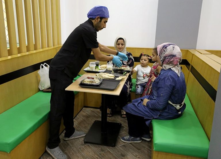بالصور.. دكتور كبدة.. مطعم مصري في شكل غرفة عمليات - صورة 4