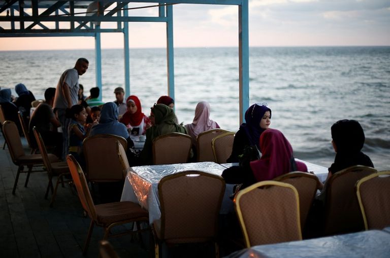 "لولو روز" السفينة المطعم فى غزة - رويترز