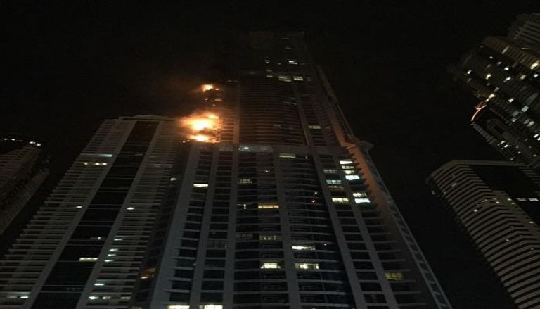 الدفاع المدني يسيطر على حريق ببرج "الشعلة" في دبي 