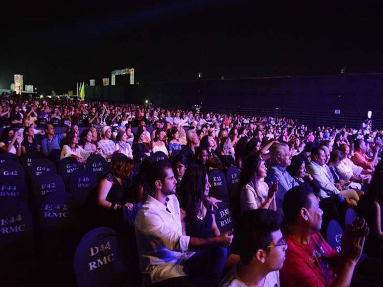 شيرين عبد الوهاب تعالج من آثار الاختناق