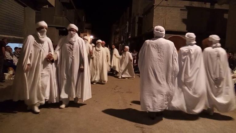 "الرَّحَّابَة" و"البَارودْ".. توابل الأعراس الجزائرية الأصيلة