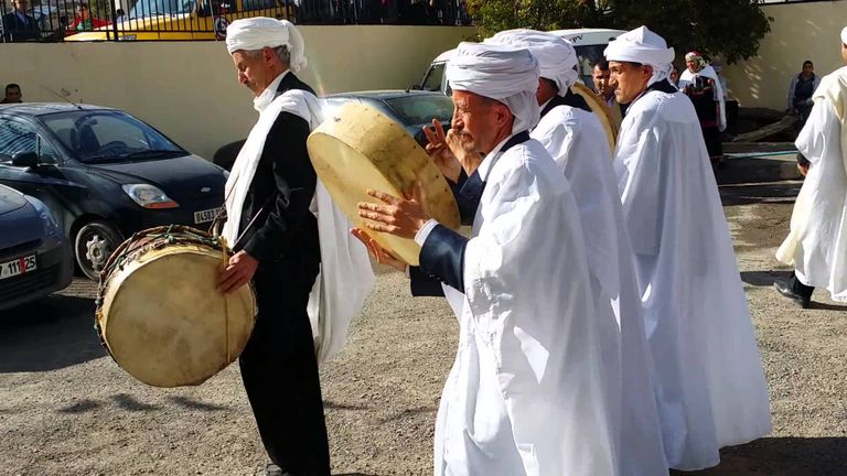 "الرَّحَّابَة" و"البَارودْ".. توابل الأعراس الجزائرية الأصيلة