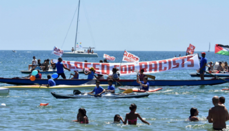 تظاهرة بحرية لمنع سفينة "عنصرية" من دخول مياه تونس